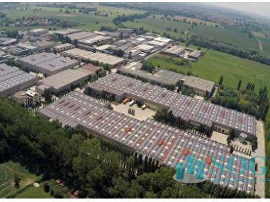 Immagine 10 di Capannone industriale in affitto  a Settala