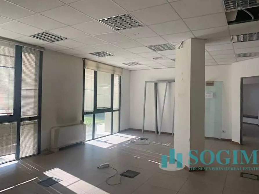 Immagine 7 di Capannone industriale in affitto  a Settala