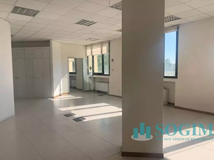 Immagine 8 di Capannone industriale in affitto  a Settala