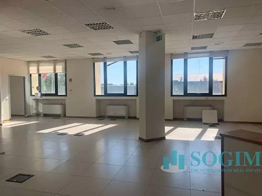 Immagine 9 di Capannone industriale in affitto  a Settala