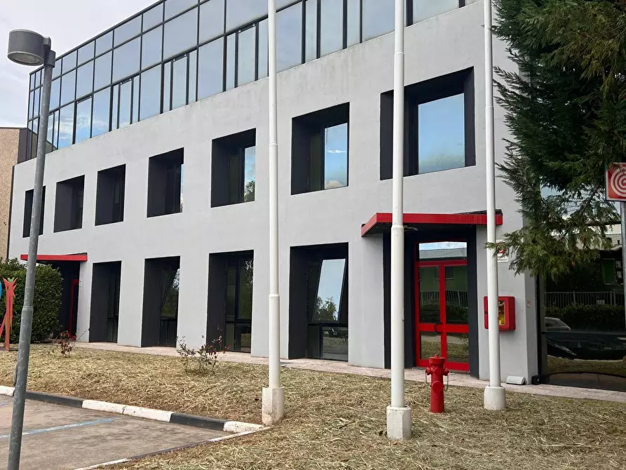 Immagine 5 di Capannone industriale in affitto  a Settala