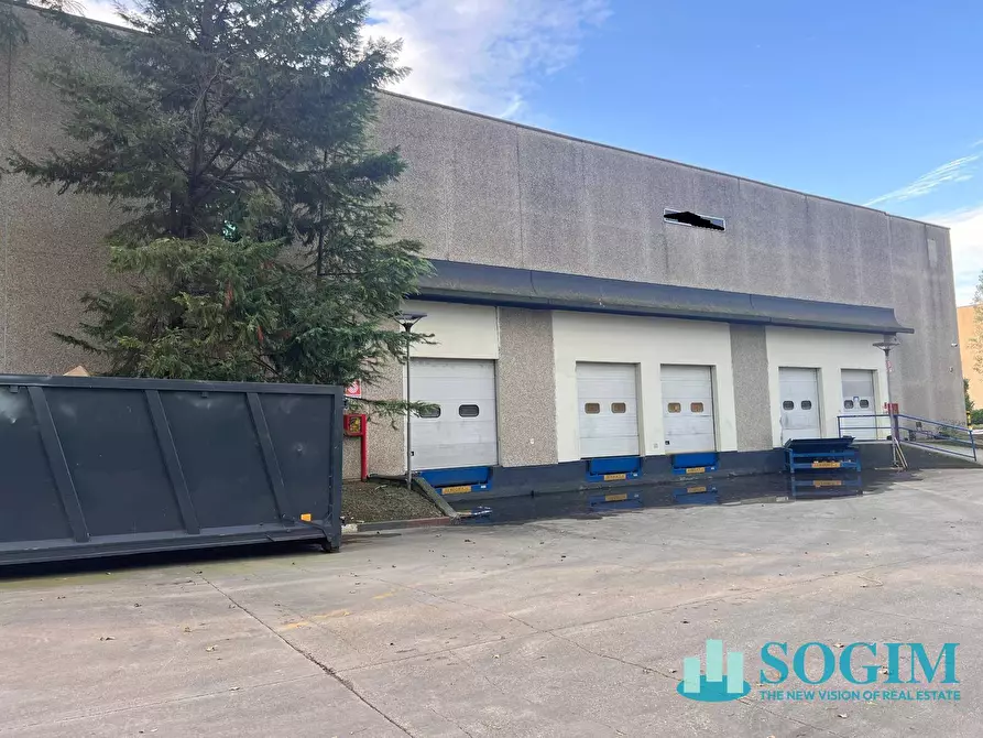 Immagine 2 di Capannone industriale in affitto  a Settala