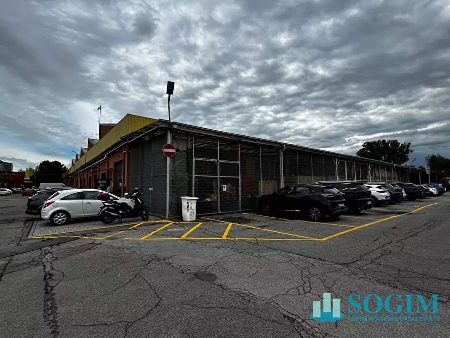 Immagine 39 di Capannone industriale in vendita  in viale rimembranze 93 a Sesto San Giovanni