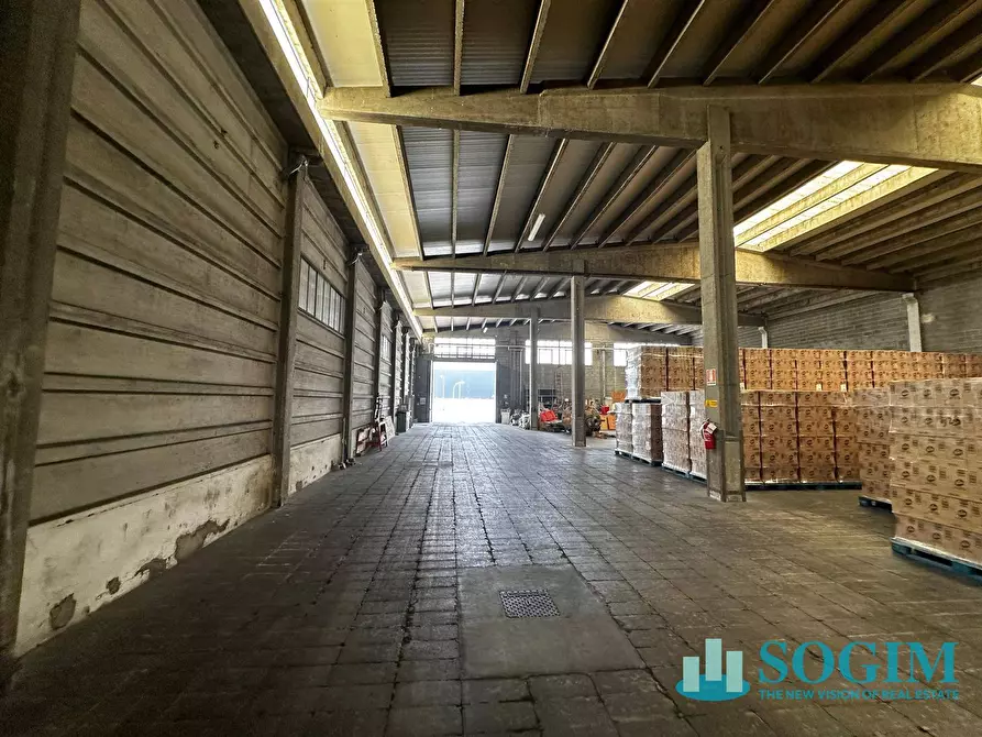 Immagine 11 di Capannone industriale in vendita  a Casalpusterlengo