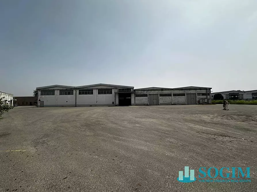 Immagine 2 di Capannone industriale in vendita  a Casalpusterlengo