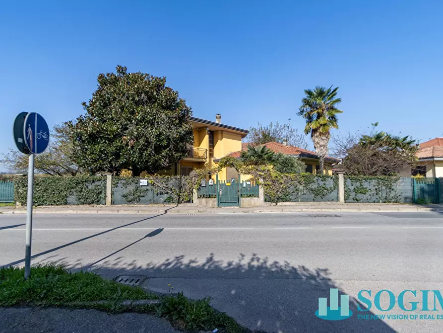 Immagine 36 di Villa in vendita  in Via Fismes 49 a Triuggio