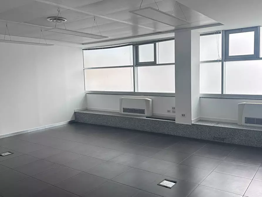 Immagine 9 di Ufficio in vendita  in via Volta 94 a Desio