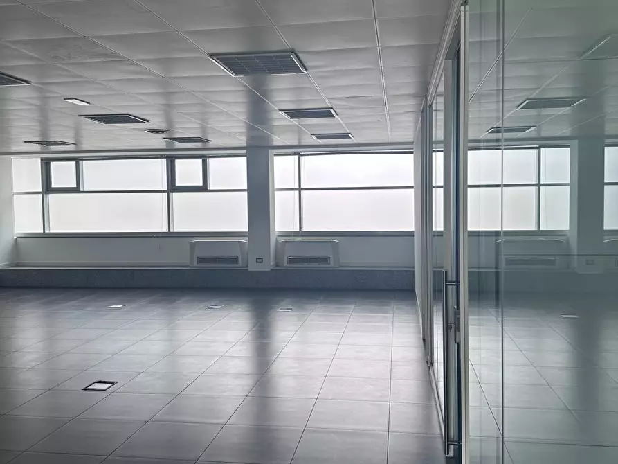 Immagine 11 di Ufficio in vendita  in via Volta 94 a Desio