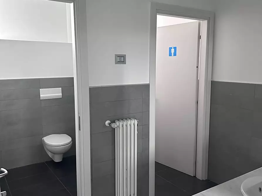 Immagine 12 di Ufficio in vendita  in via Volta 94 a Desio