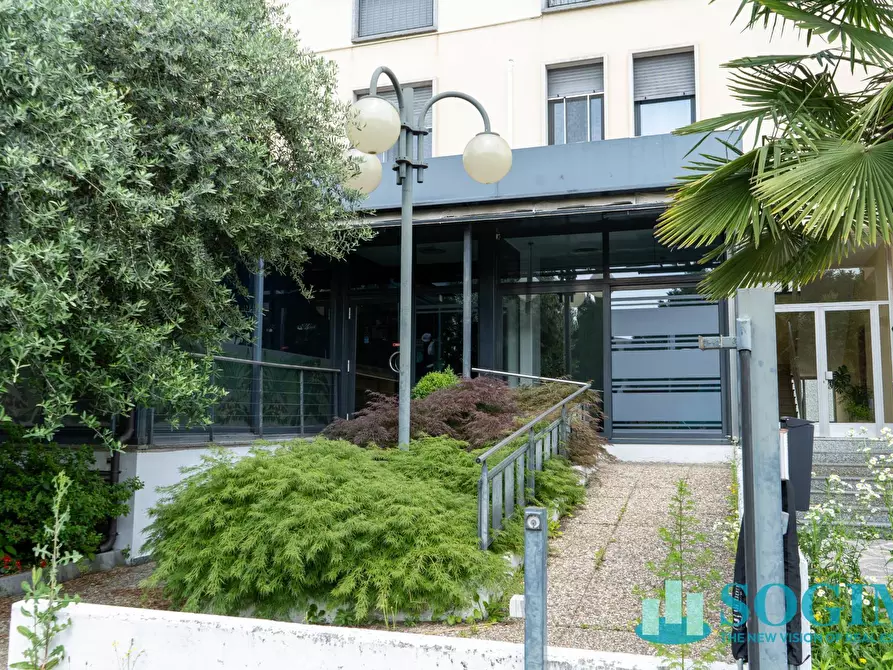 Immagine 12 di Locale commerciale in vendita  in Via Navedano a Cucciago