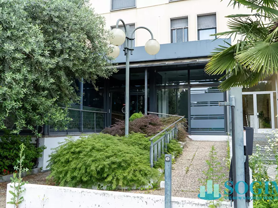 Immagine 13 di Locale commerciale in vendita  in Via Navedano a Cucciago