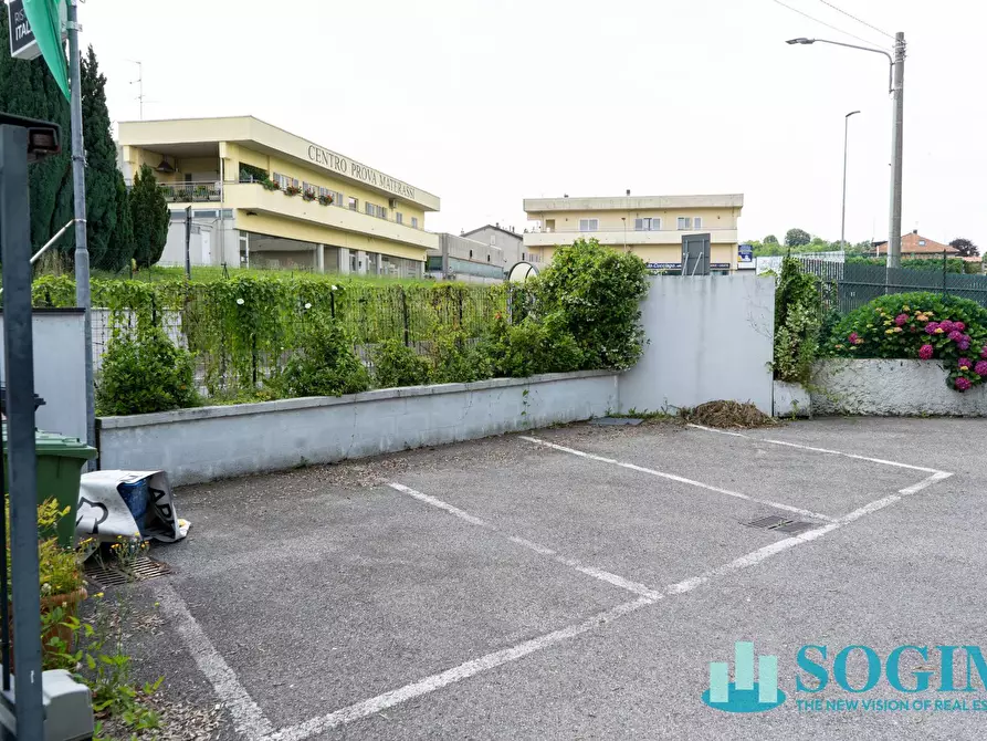 Immagine 20 di Locale commerciale in vendita  in Via Navedano a Cucciago