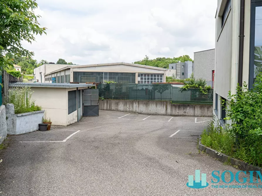 Immagine 17 di Locale commerciale in vendita  in Via Navedano a Cucciago