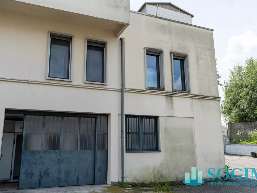 Immagine 16 di Locale commerciale in vendita  in Via Navedano a Cucciago