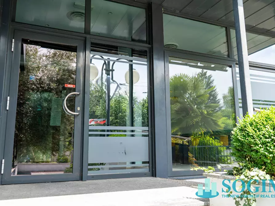 Immagine 11 di Locale commerciale in vendita  in Via Navedano a Cucciago