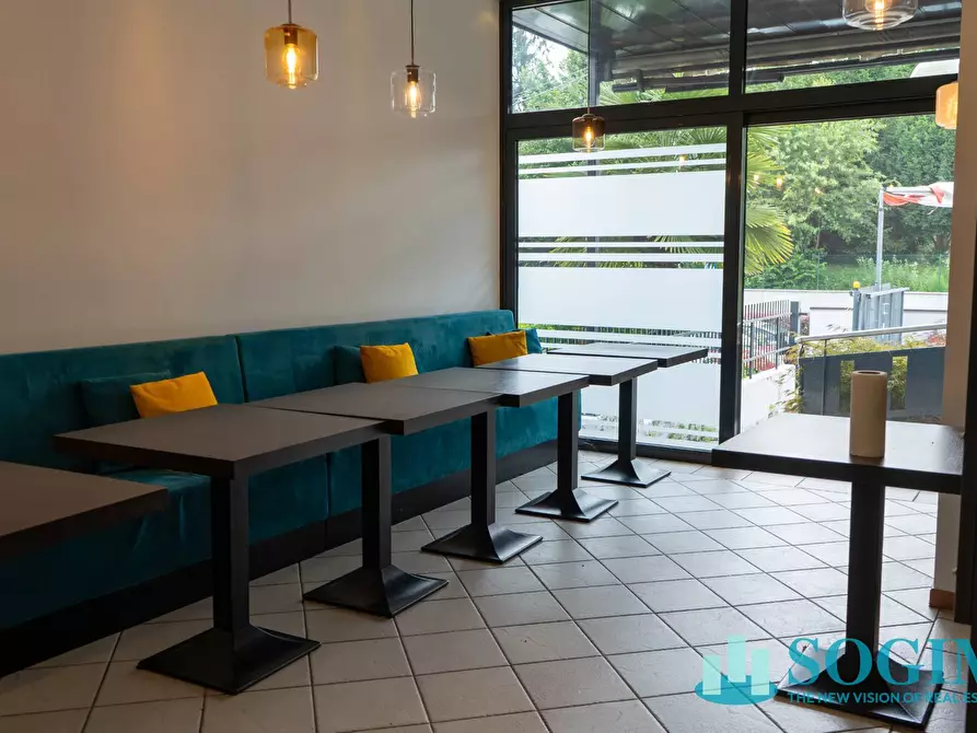 Immagine 4 di Locale commerciale in vendita  in Via Navedano a Cucciago