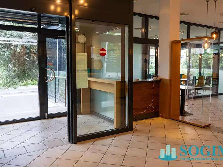 Immagine 9 di Locale commerciale in vendita  in Via Navedano a Cucciago