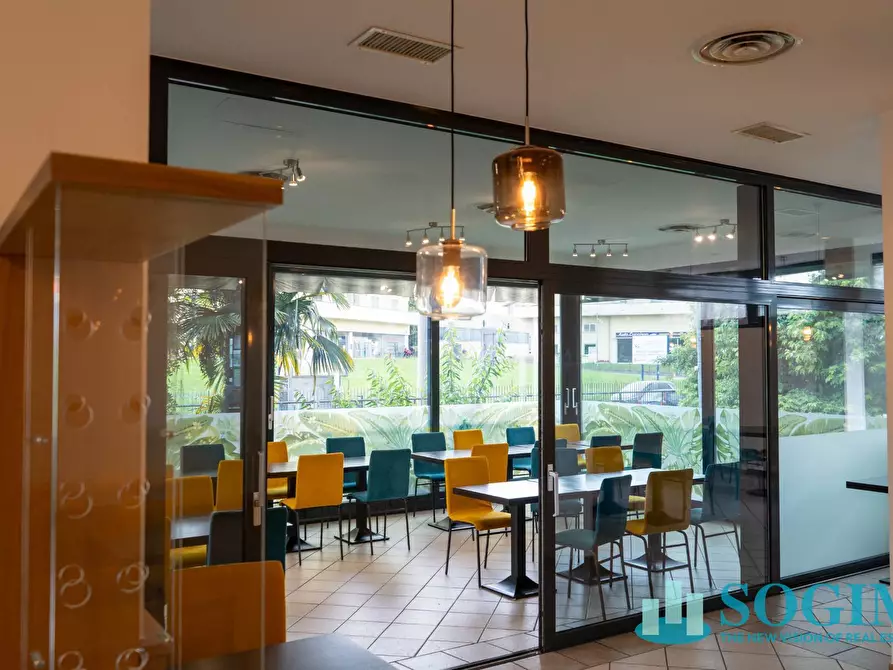 Immagine 3 di Locale commerciale in vendita  in Via Navedano a Cucciago