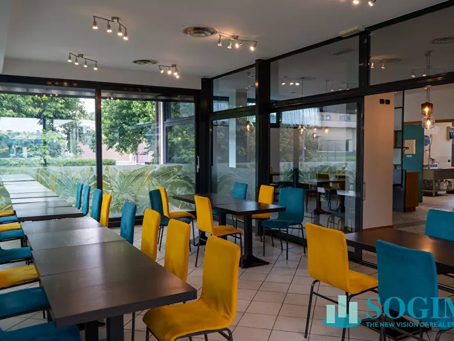 Immagine 2 di Locale commerciale in vendita  in Via Navedano a Cucciago