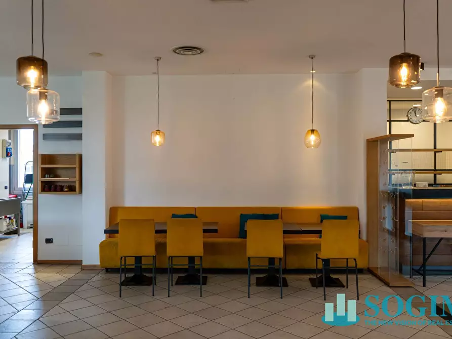 Immagine 5 di Locale commerciale in vendita  in Via Navedano a Cucciago