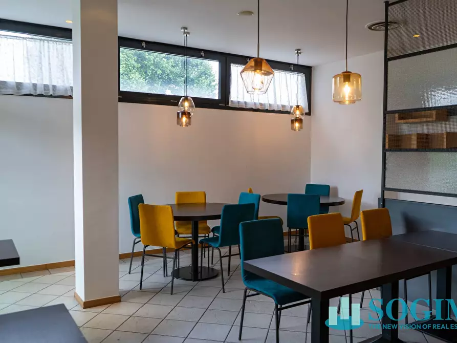 Immagine 6 di Locale commerciale in vendita  in Via Navedano a Cucciago