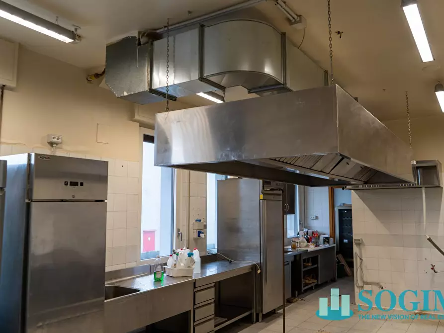 Immagine 8 di Locale commerciale in vendita  in Via Navedano a Cucciago