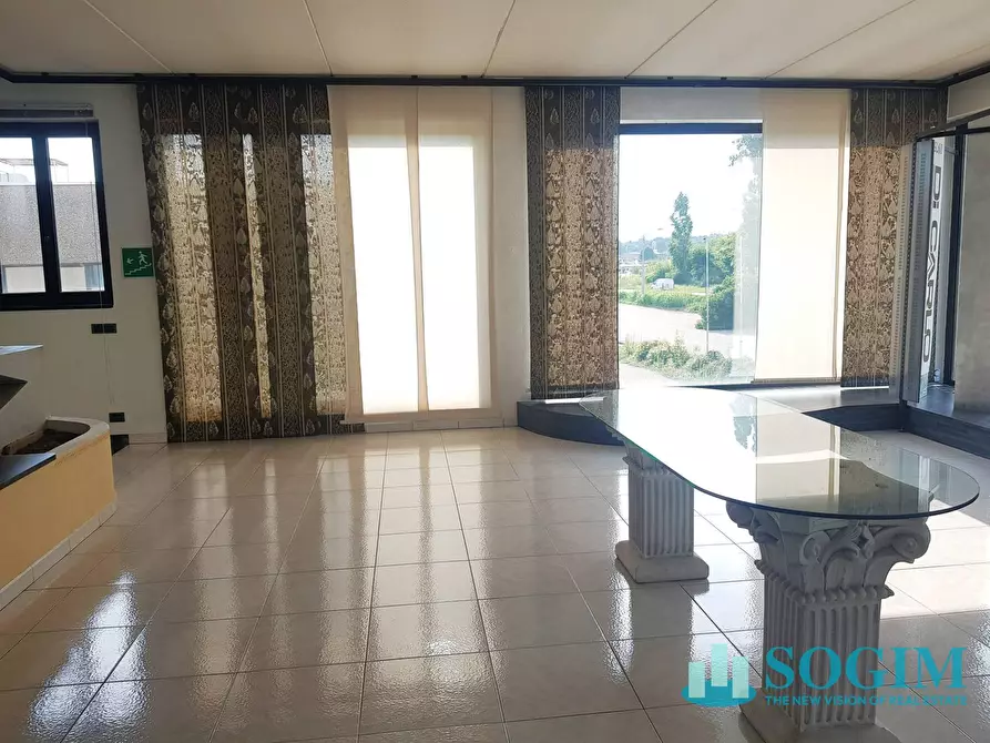 Immagine 11 di Locale commerciale in vendita  in Via Varesina 14 a Villa Guardia