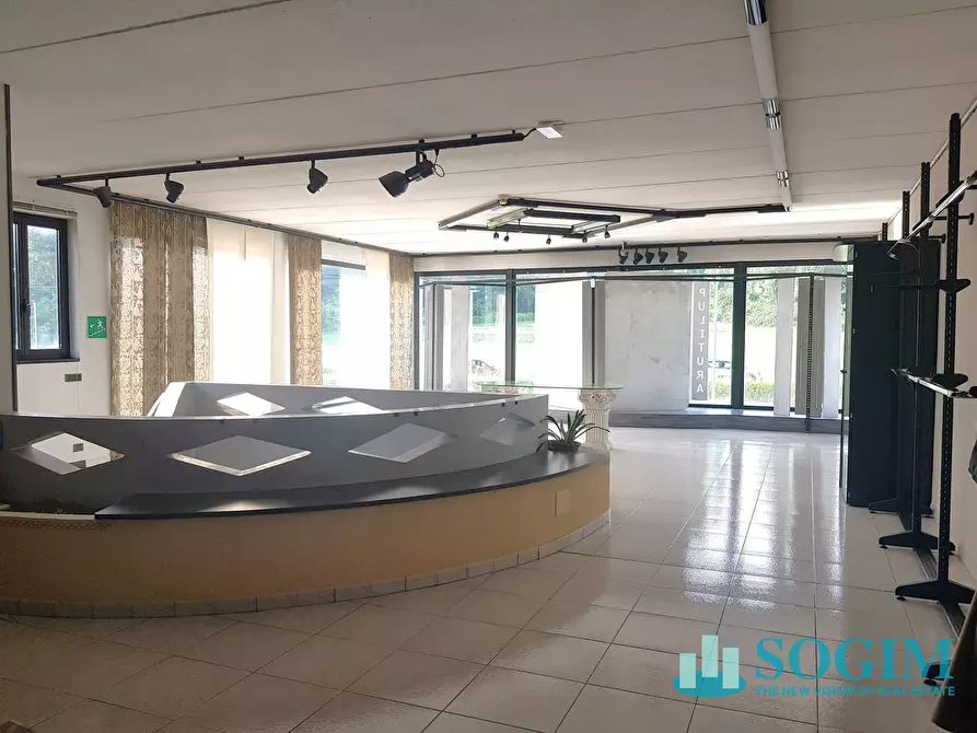 Immagine 13 di Locale commerciale in vendita  in Via Varesina 14 a Villa Guardia