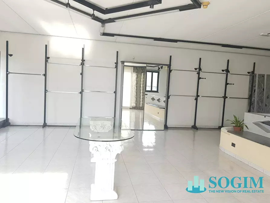 Immagine 14 di Locale commerciale in vendita  in Via Varesina 14 a Villa Guardia