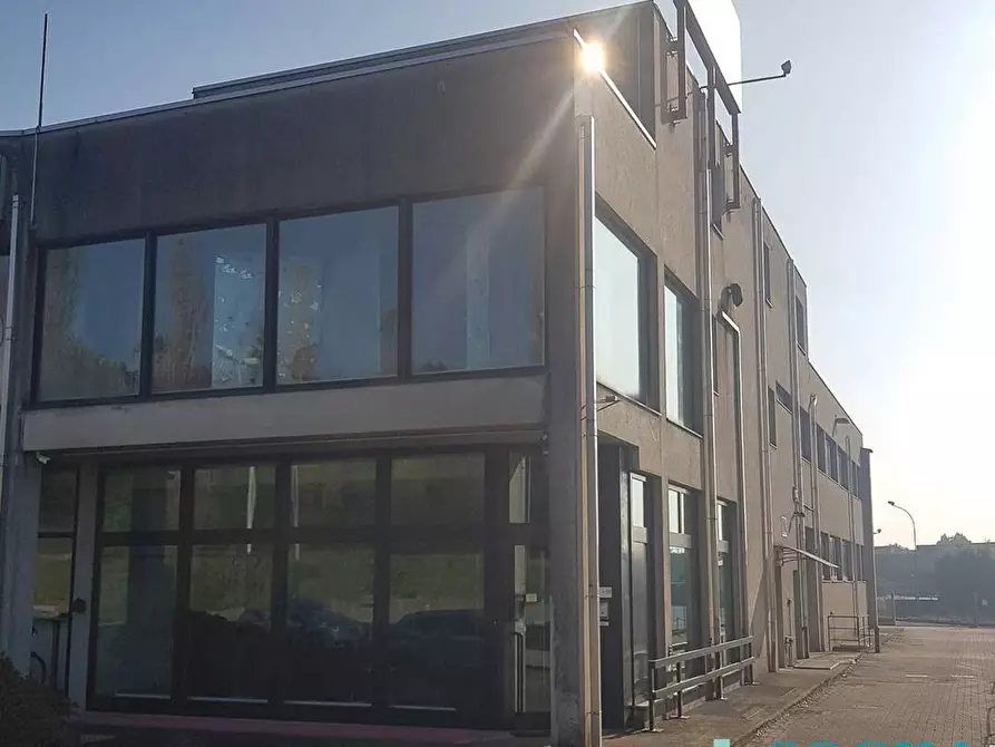 Immagine 2 di Locale commerciale in vendita  in Via Varesina 14 a Villa Guardia