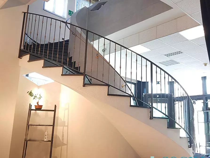 Immagine 8 di Locale commerciale in vendita  in Via Varesina 14 a Villa Guardia