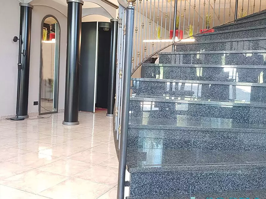 Immagine 6 di Locale commerciale in vendita  in Via Varesina 14 a Villa Guardia