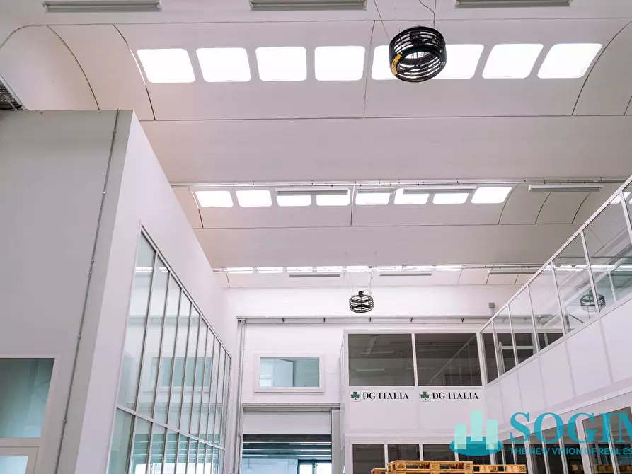 Immagine 27 di Capannone industriale in vendita  in Via Milano a Cantù