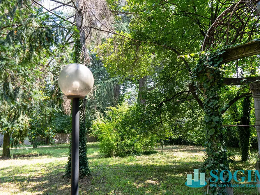 Immagine 24 di Locale commerciale in affitto  in via Risorgimento 1 a Monza