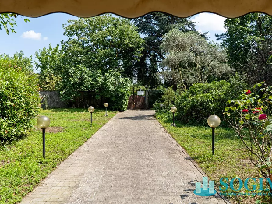 Immagine 32 di Locale commerciale in affitto  in via Risorgimento 1 a Monza