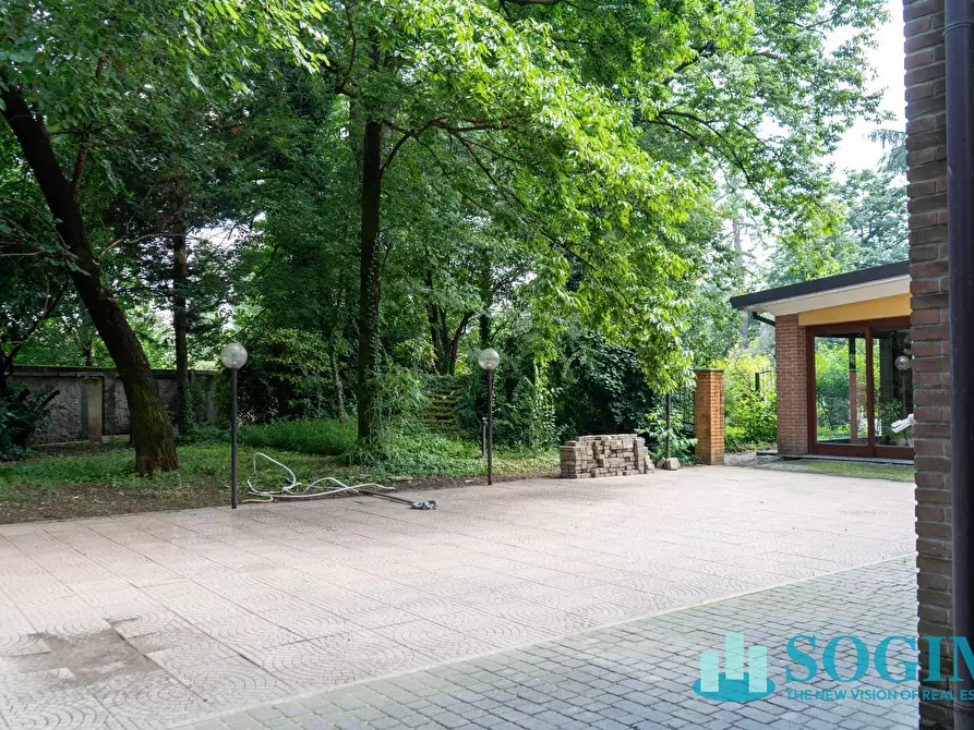 Immagine 37 di Locale commerciale in affitto  in via Risorgimento 1 a Monza