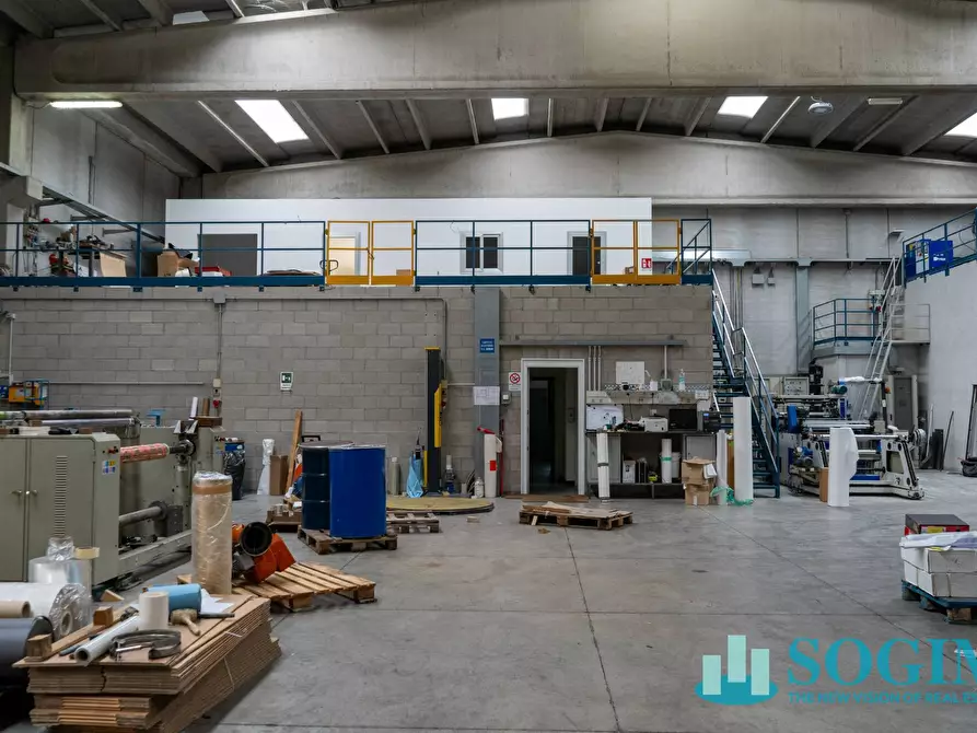 Immagine 10 di Capannone industriale in vendita  in Via Falcone a Mozzate