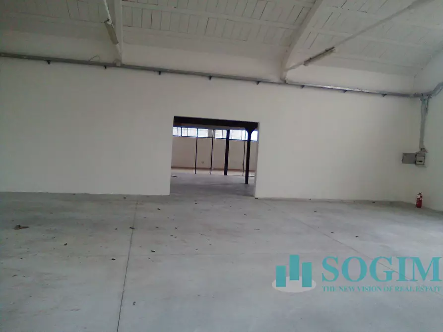 Immagine 12 di Capannone industriale in affitto  a Settimo Milanese