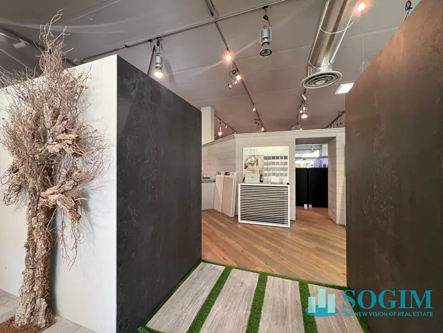 Immagine 8 di Locale commerciale in affitto  in Via Pietro Borgo Wuhrer 12 a Brescia