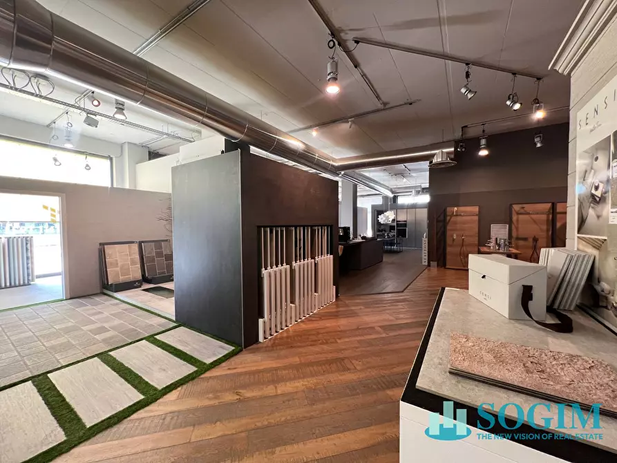 Immagine 11 di Locale commerciale in affitto  in Via Pietro Borgo Wuhrer 12 a Brescia