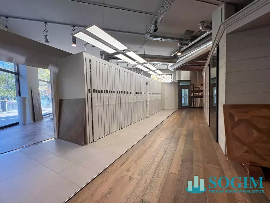 Immagine 14 di Locale commerciale in affitto  in Via Pietro Borgo Wuhrer 12 a Brescia