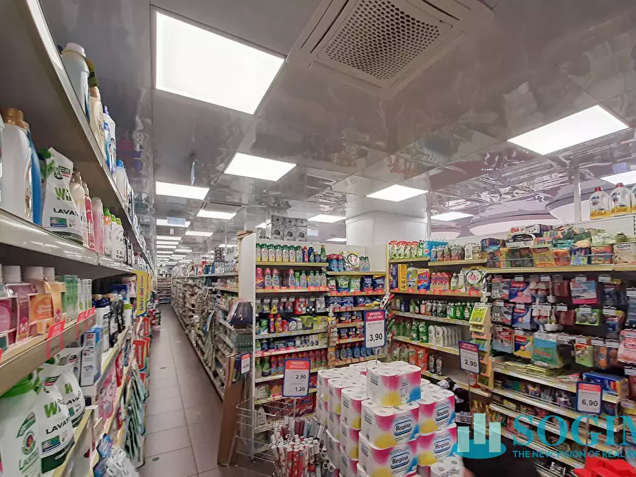 Immagine 7 di Locale commerciale in vendita  in via Emilio De Marchi 59 a Milano