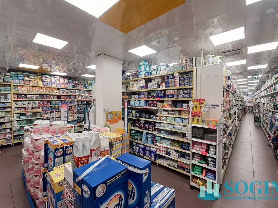 Immagine 9 di Locale commerciale in vendita  in via Emilio De Marchi 59 a Milano