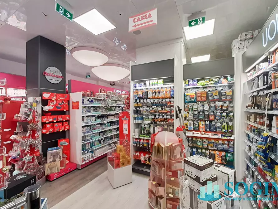 Immagine 11 di Locale commerciale in vendita  in via Emilio De Marchi 59 a Milano