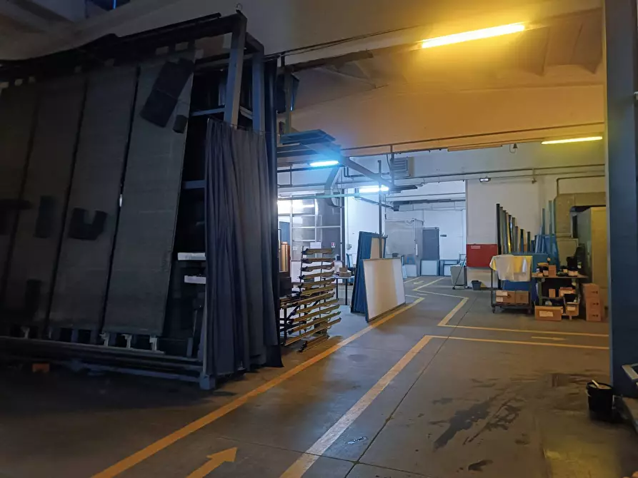 Immagine 18 di Capannone industriale in vendita  in Via Regina 115 a Fino Mornasco