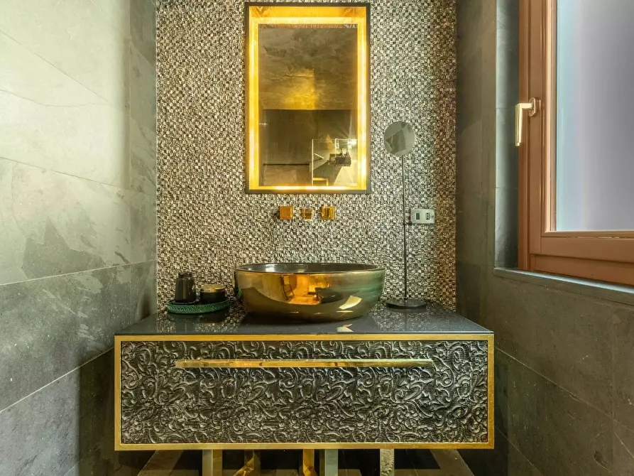 Immagine 15 di Appartamento in vendita  in via Marcona 15 a Milano