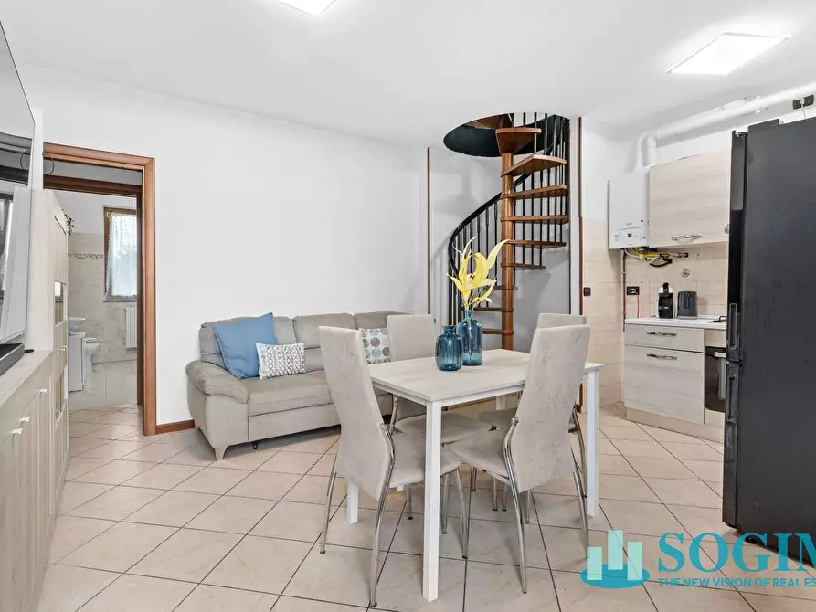 Immagine 6 di Appartamento in vendita  in Via Caglio 15 a Lesmo