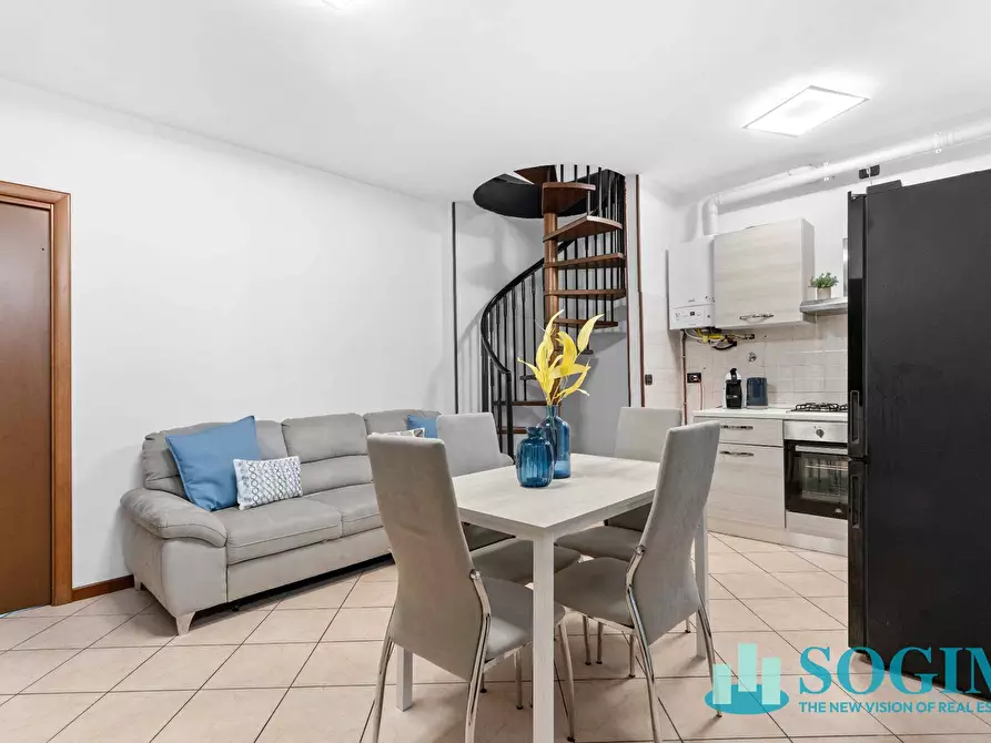 Immagine 2 di Appartamento in vendita  in Via Caglio 15 a Lesmo