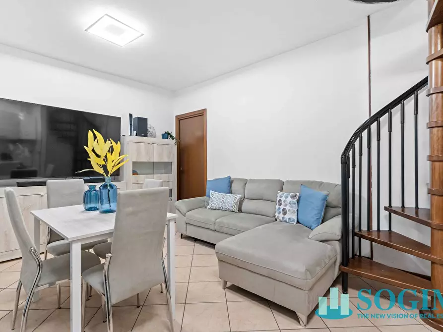 Immagine 3 di Appartamento in vendita  in Via Caglio 15 a Lesmo