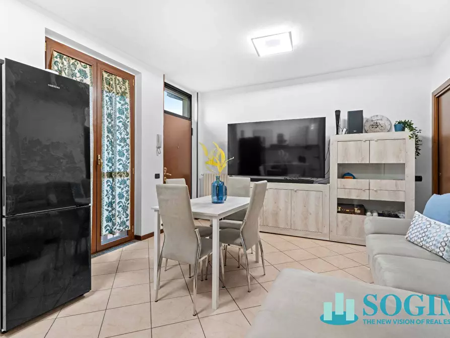 Immagine 5 di Appartamento in vendita  in Via Caglio 15 a Lesmo